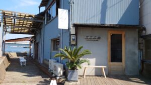 カフェじゃないけど、カフェとしても楽しめる港町のゆったりとしたホホホ座 金沢