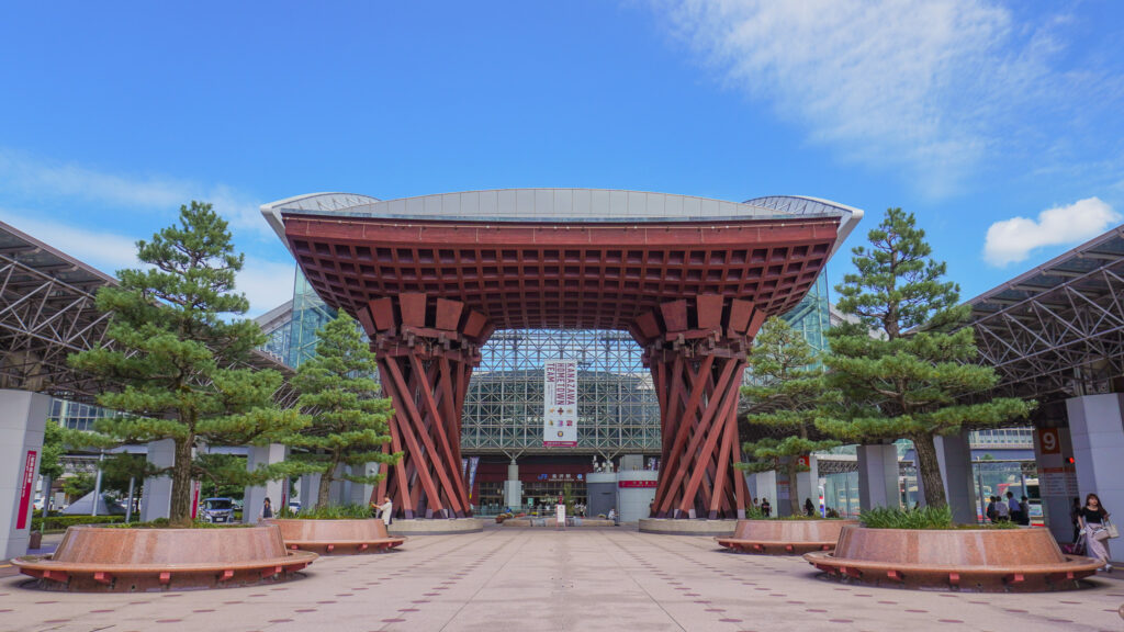 伝統工芸が集う、金沢駅は美術館