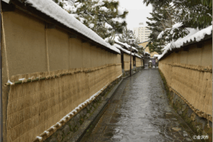 土塀こも掛け作業