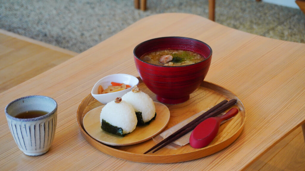 味噌と醤油の金石・大野で味噌汁とおにぎりのそらみそ 金石店